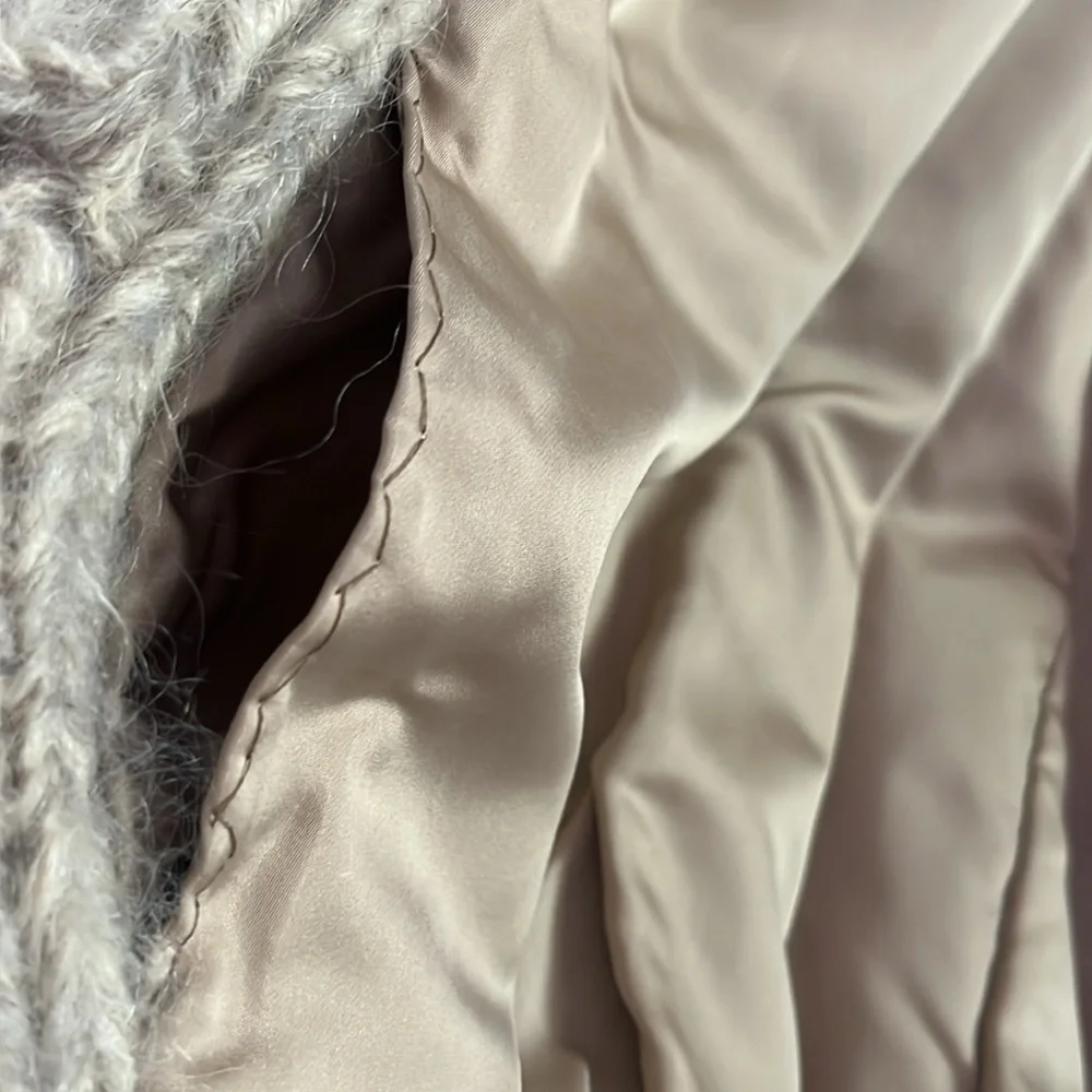 Rare Vintage Viola Sylbert Mink Coat
One of a kind! - Picture 14 of 16